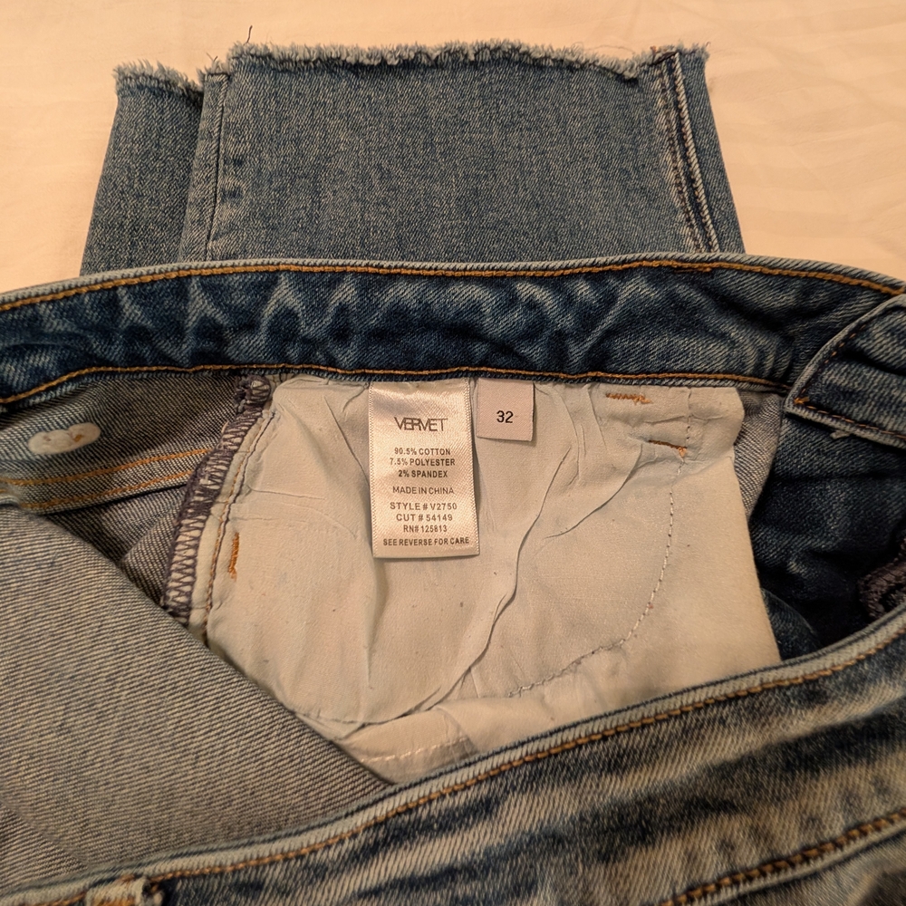 Women's Cropped, Classic Blue, Frayed Hem Jeans By VERVET - Picture 3 of 3